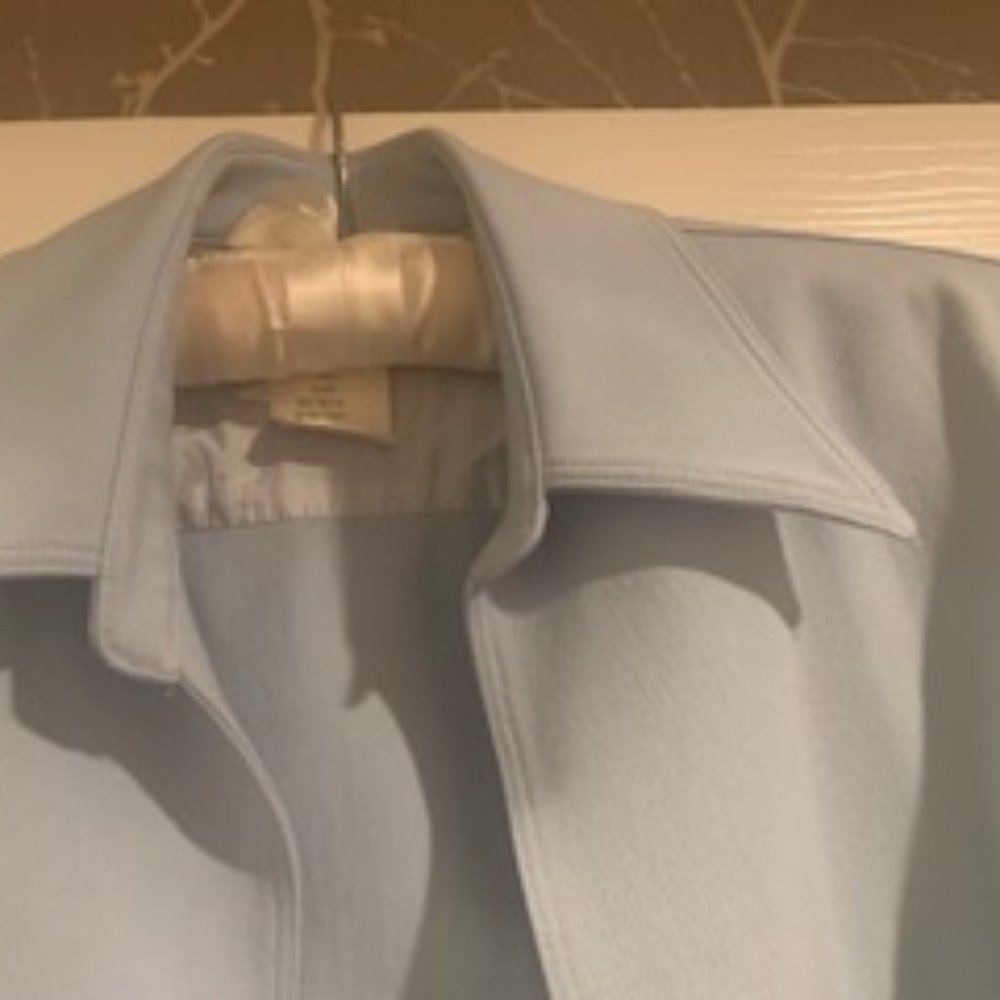 Baby blue tapered jacket with french cuffs in fine knit - Picture 2 of 9